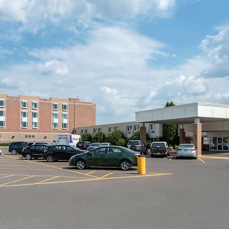 Clarion Hotel & Suites Brandon Eksteriør billede