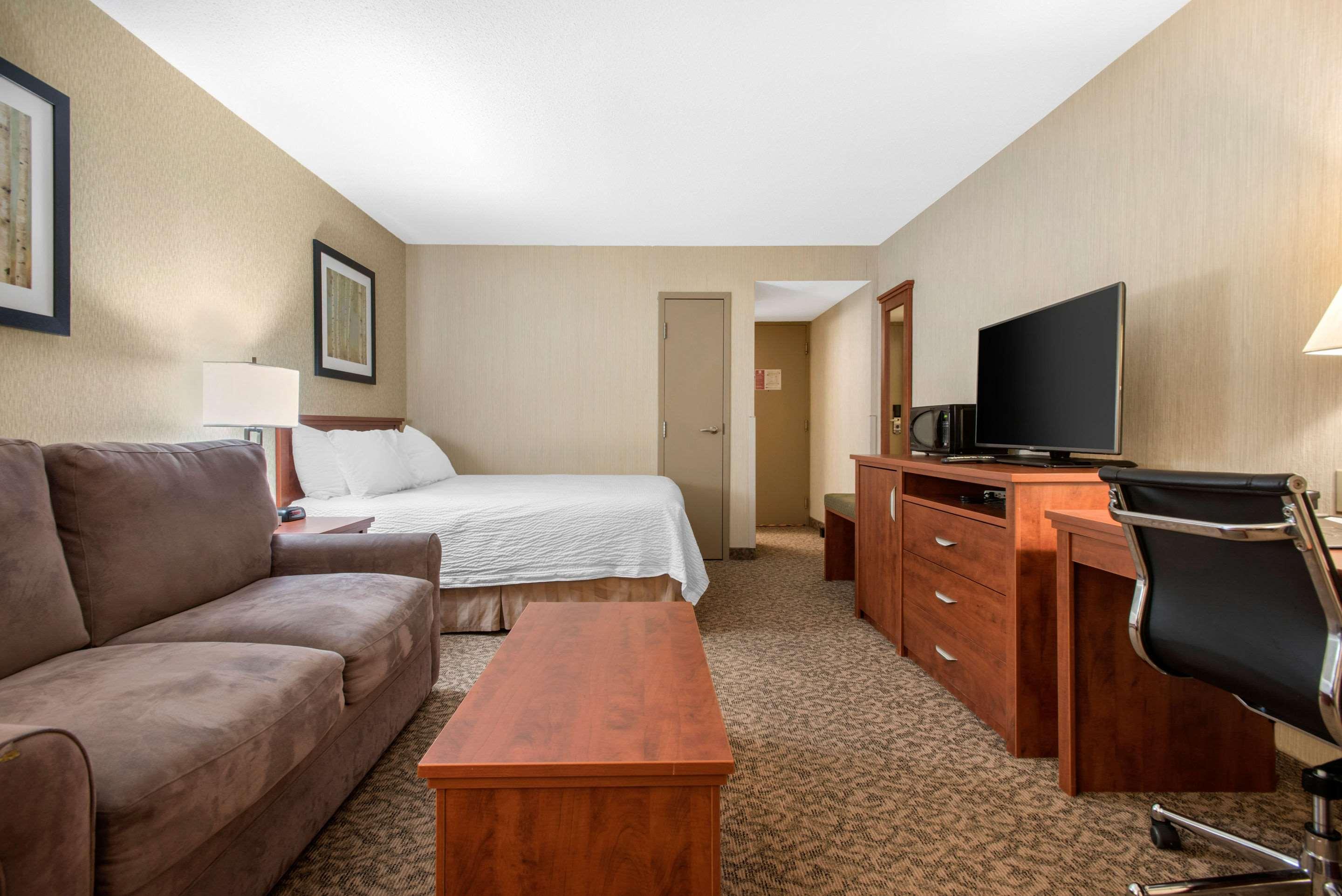Clarion Hotel & Suites Brandon Eksteriør billede