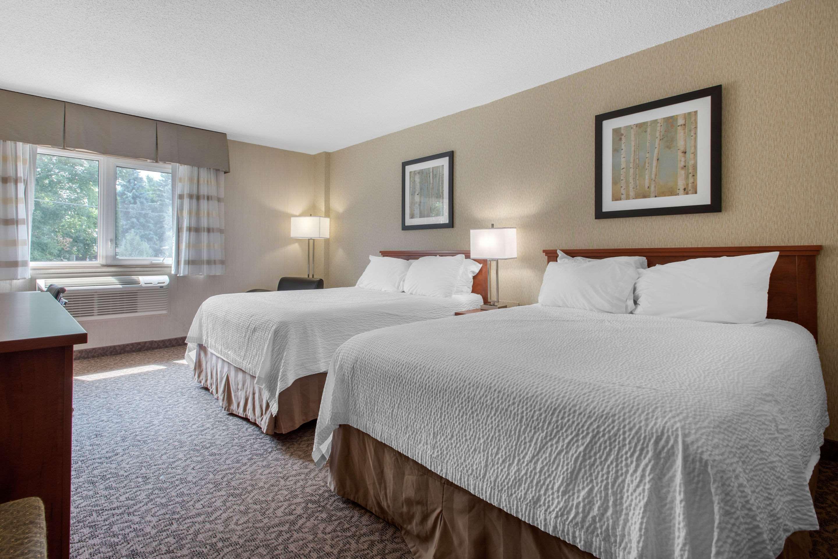 Clarion Hotel & Suites Brandon Eksteriør billede