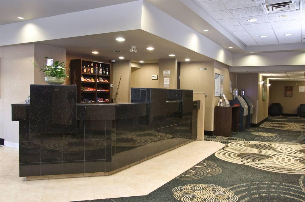Clarion Hotel & Suites Brandon Eksteriør billede