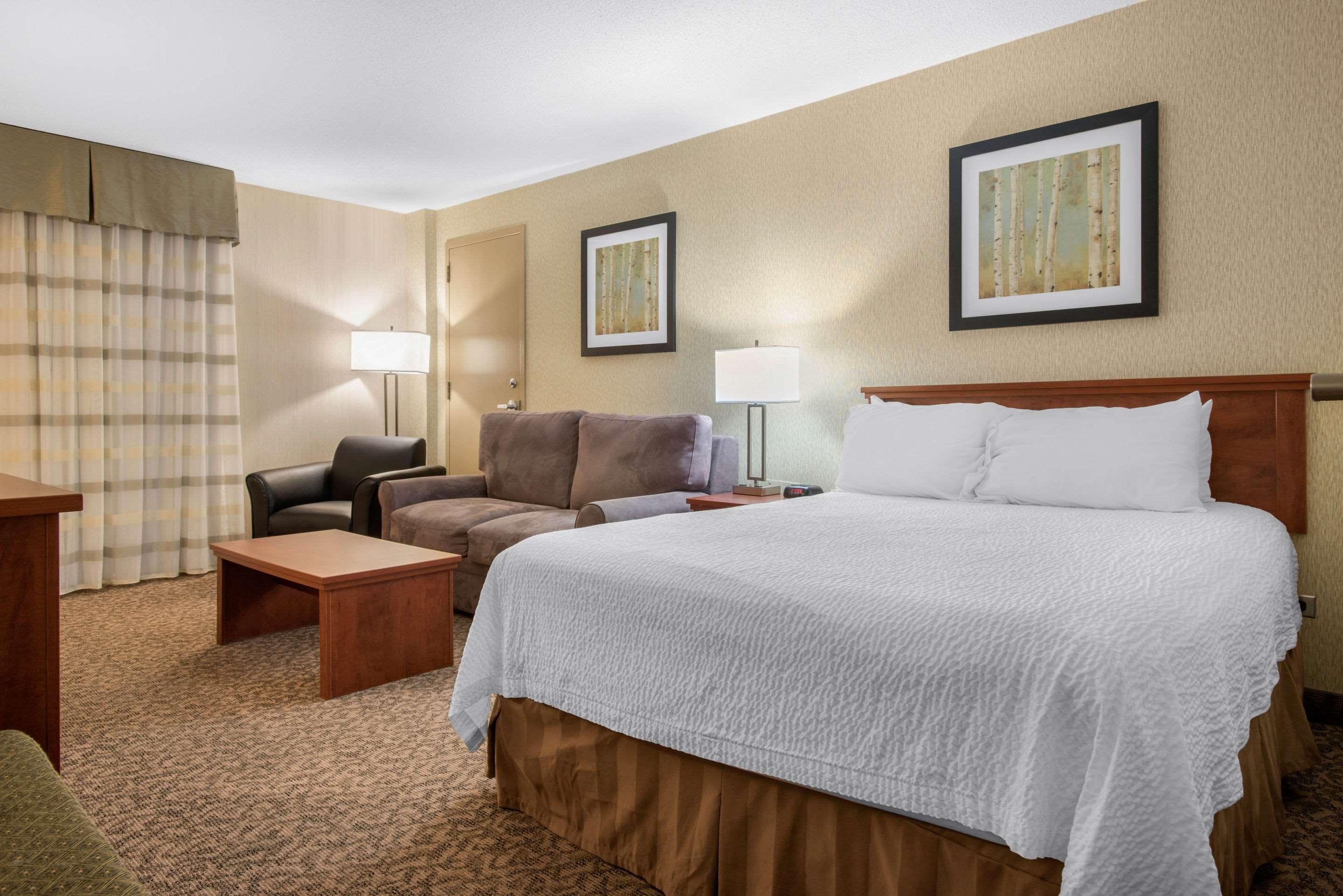 Clarion Hotel & Suites Brandon Eksteriør billede