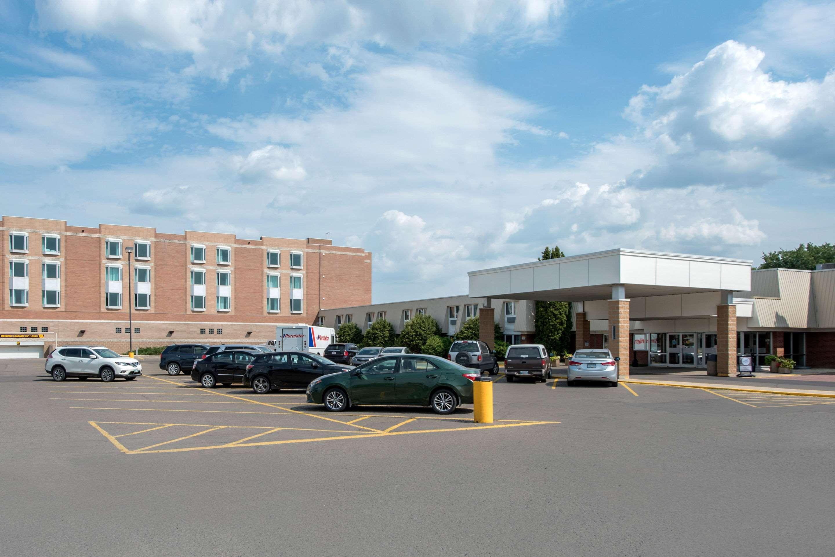 Clarion Hotel & Suites Brandon Eksteriør billede