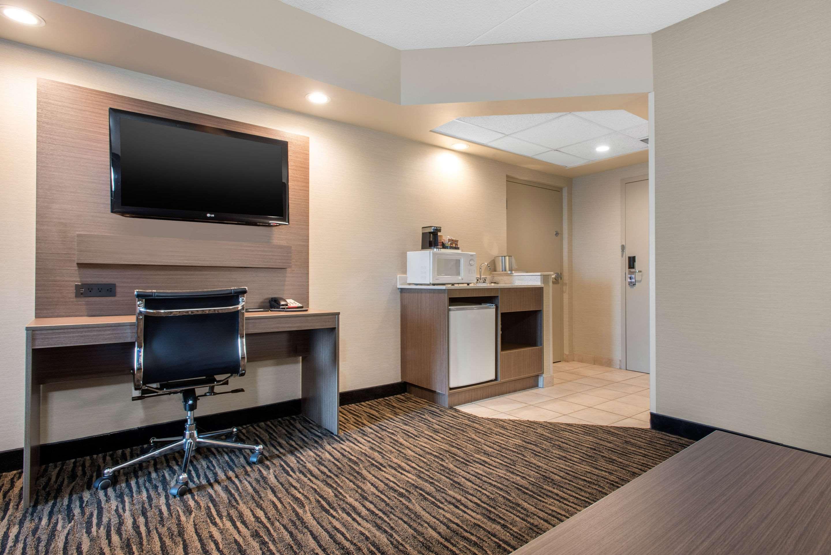 Clarion Hotel & Suites Brandon Eksteriør billede