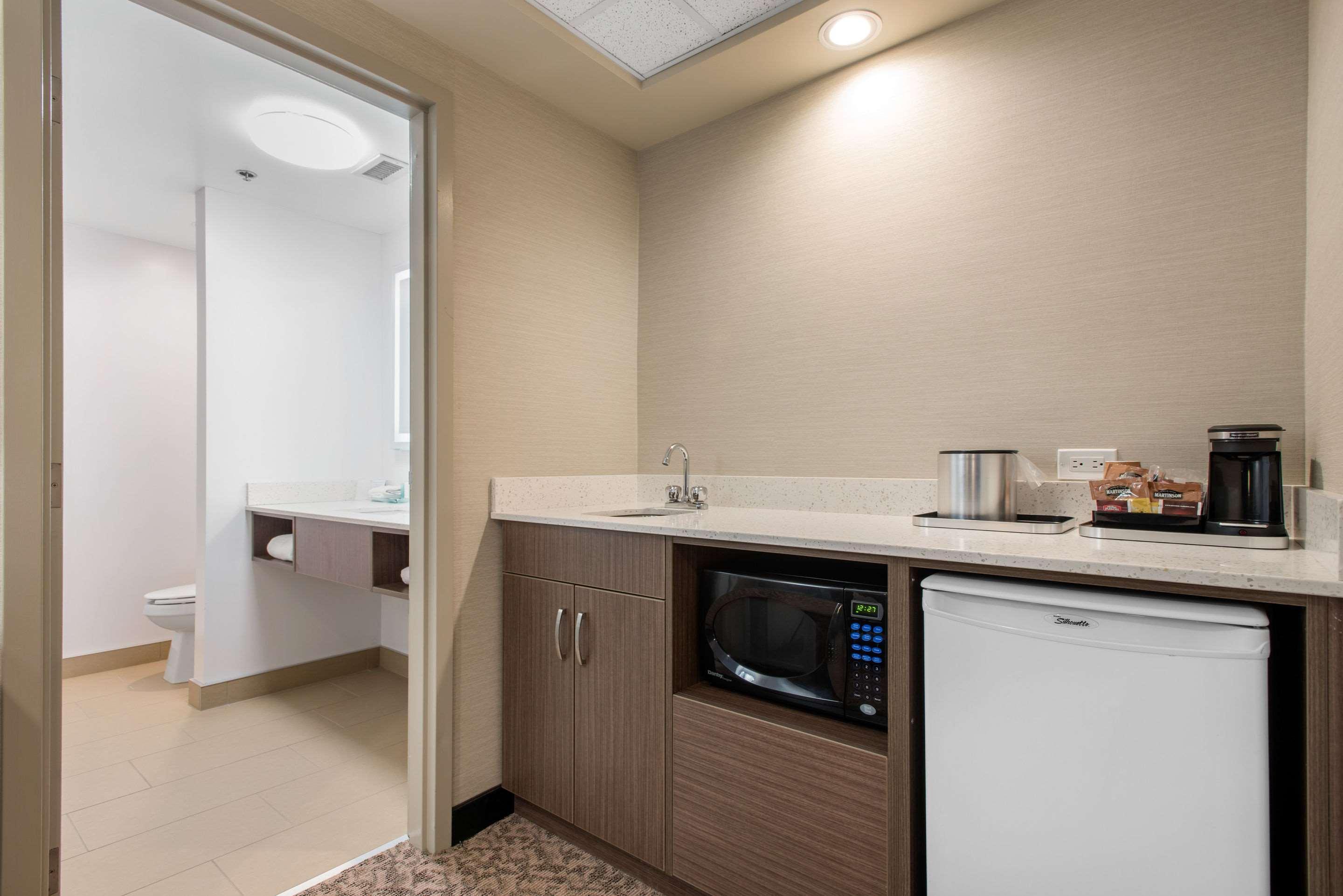 Clarion Hotel & Suites Brandon Eksteriør billede