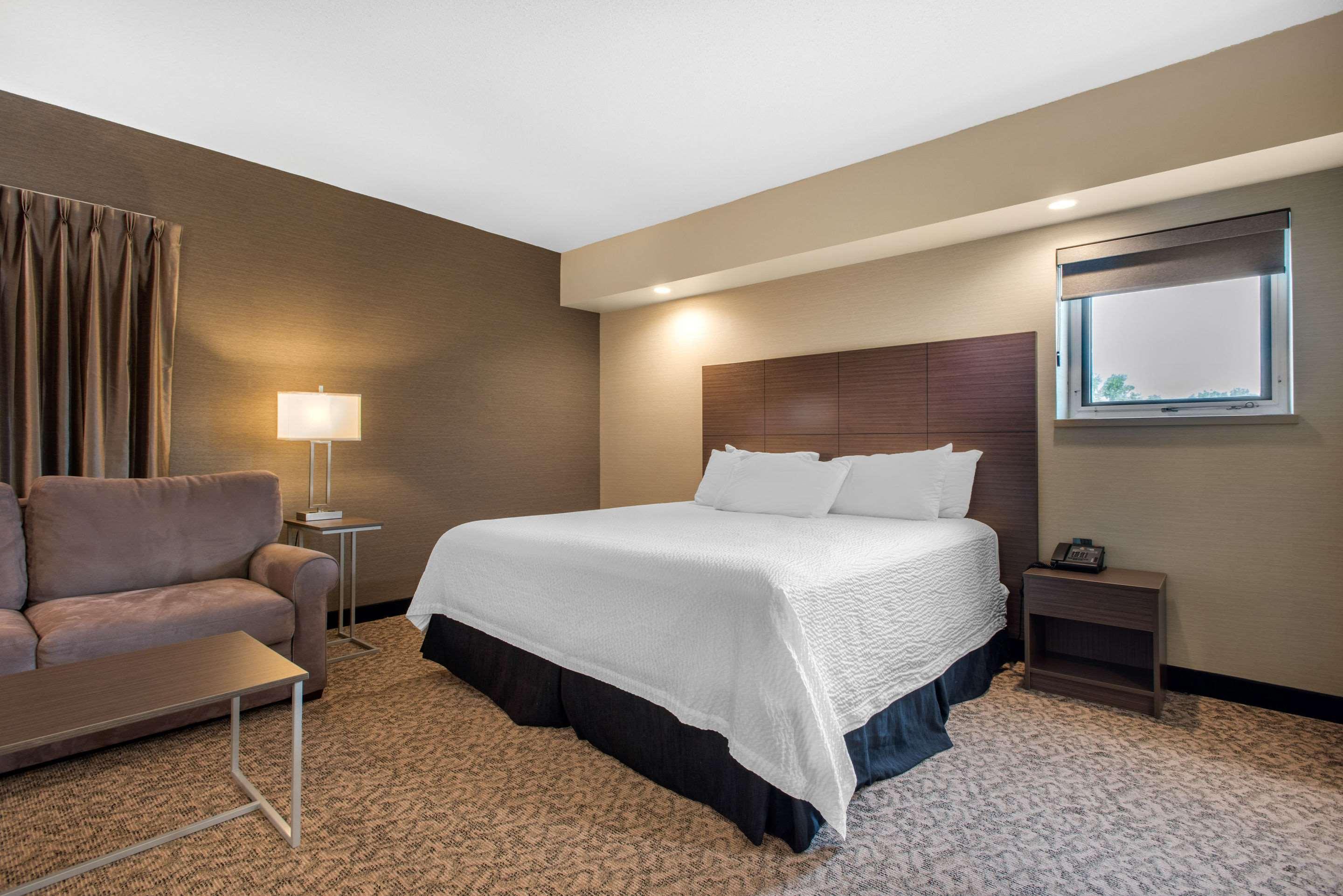 Clarion Hotel & Suites Brandon Eksteriør billede
