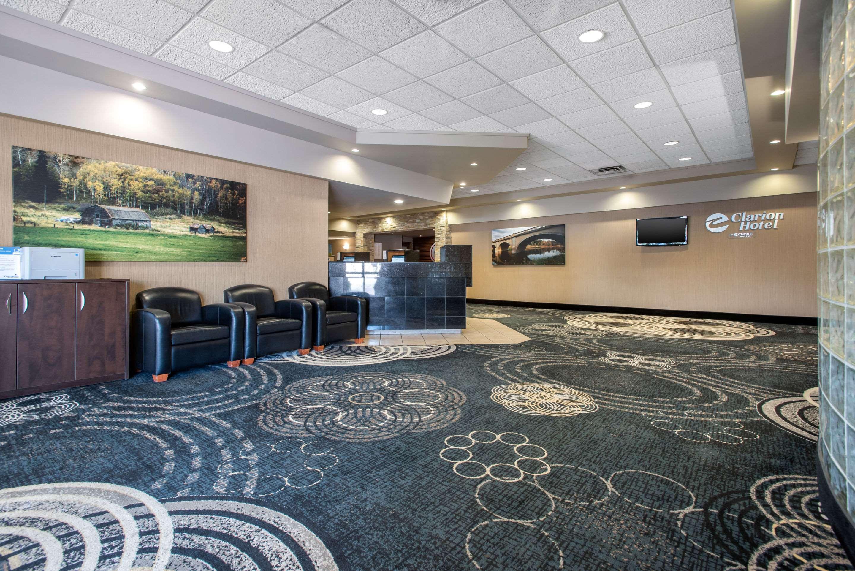 Clarion Hotel & Suites Brandon Eksteriør billede