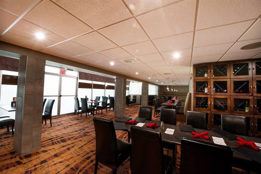 Clarion Hotel & Suites Brandon Eksteriør billede