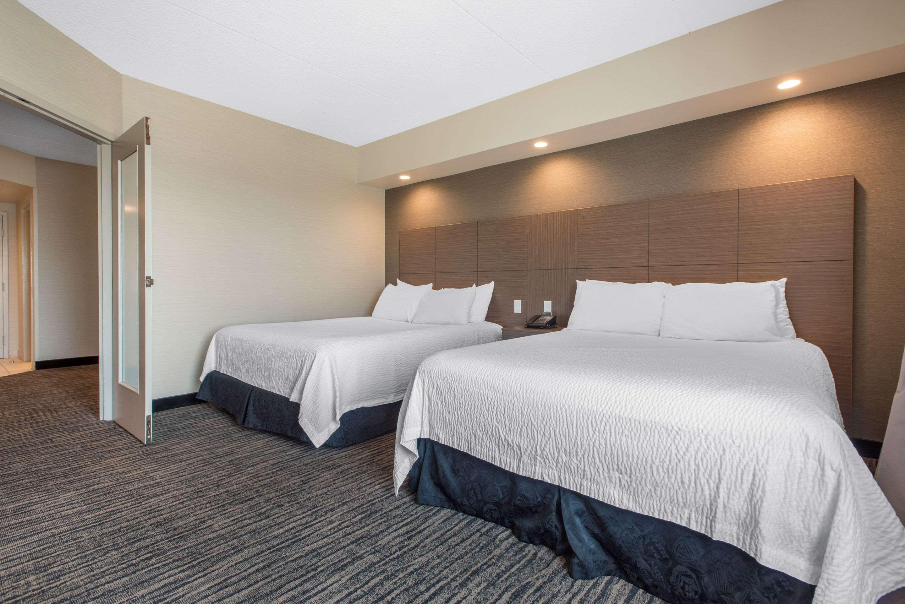 Clarion Hotel & Suites Brandon Eksteriør billede