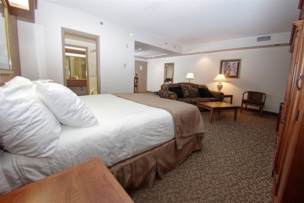 Clarion Hotel & Suites Brandon Eksteriør billede