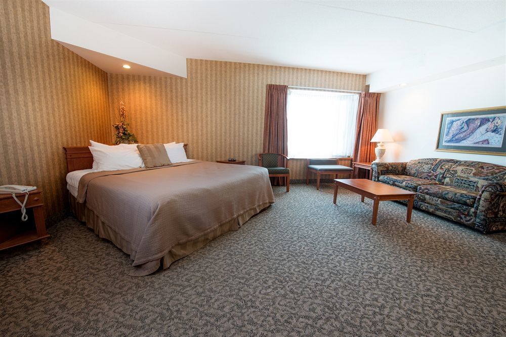 Clarion Hotel & Suites Brandon Eksteriør billede