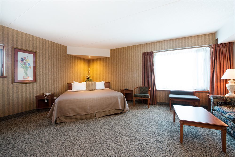 Clarion Hotel & Suites Brandon Eksteriør billede