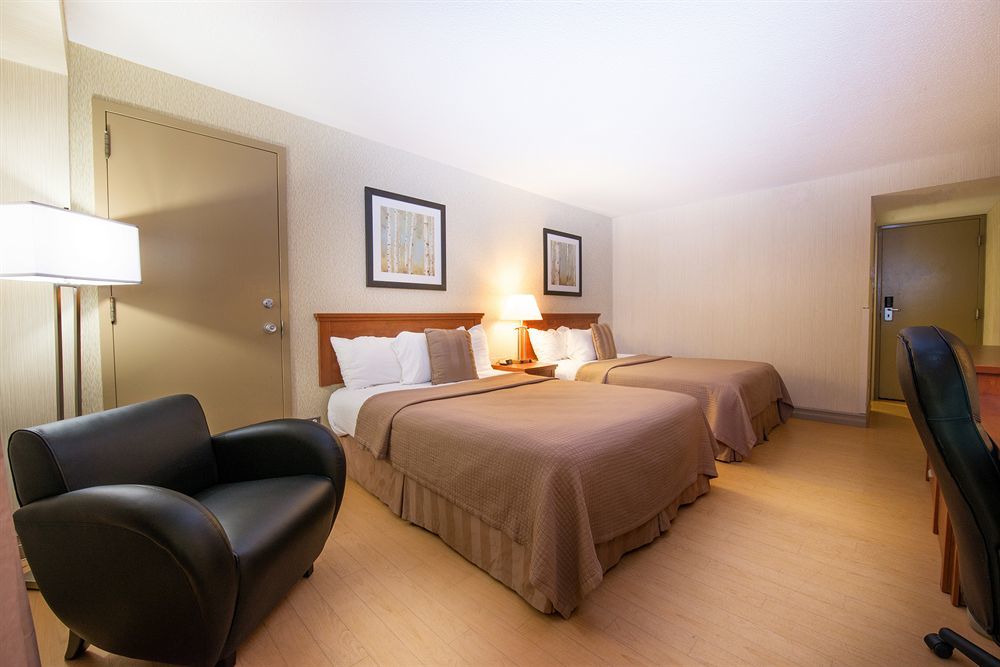 Clarion Hotel & Suites Brandon Eksteriør billede