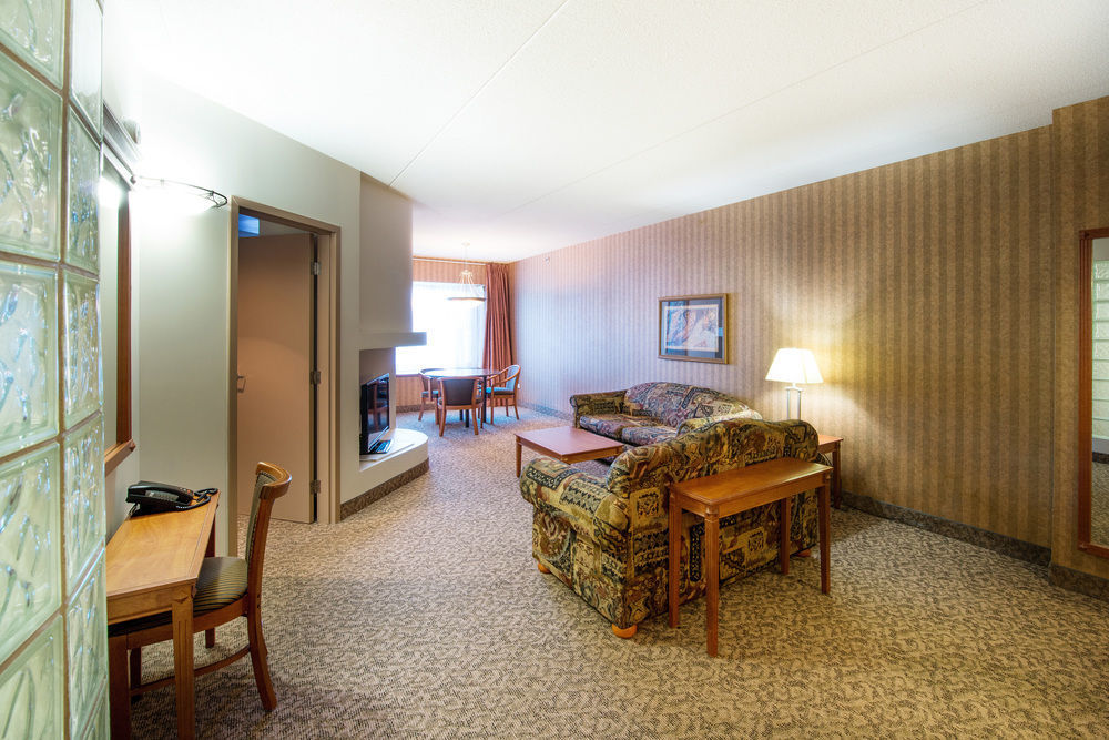 Clarion Hotel & Suites Brandon Eksteriør billede
